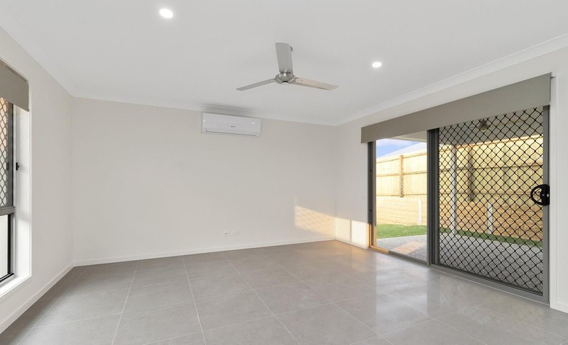 Photo - 20 Fiennes Road, Logan Reserve QLD 4133 - Image 6