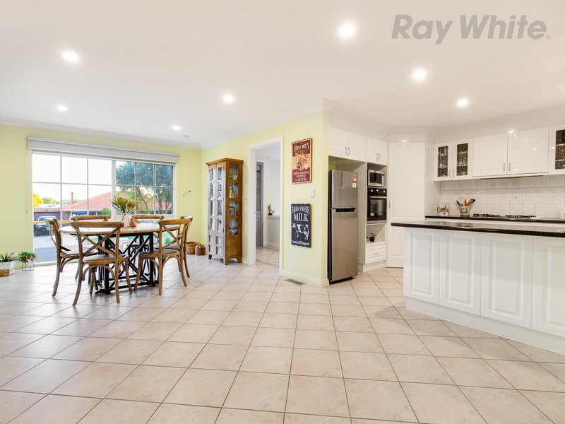 Photo - 20 Foxzami Crescent, Epping VIC 3076 - Image 3