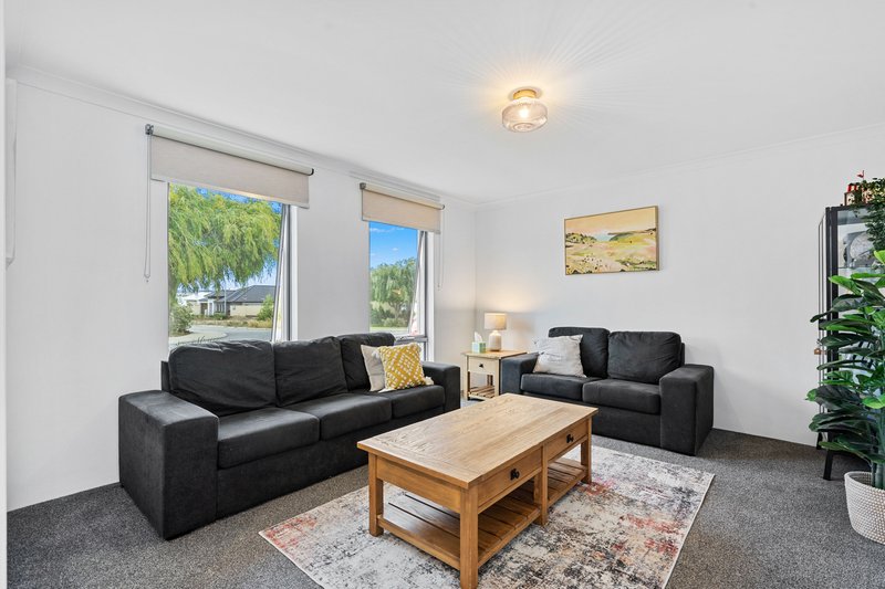 Photo - 20 Framton Way, Madeley WA 6065 - Image 3