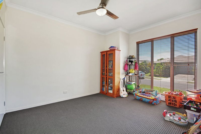 Photo - 20 Freeman Street, North Lakes QLD 4509 - Image 11