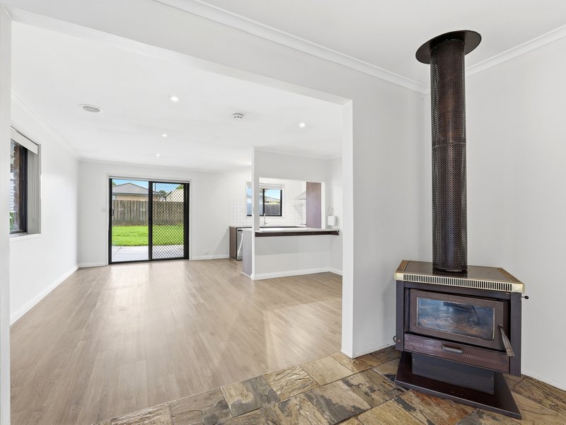 Photo - 20 Frobisher Street, Melton VIC 3337 - Image 3