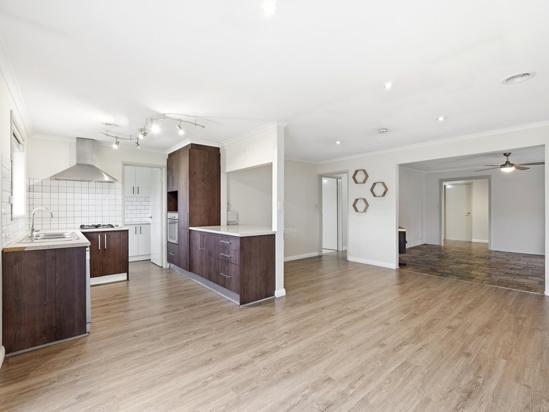 Photo - 20 Frobisher Street, Melton VIC 3337 - Image 5