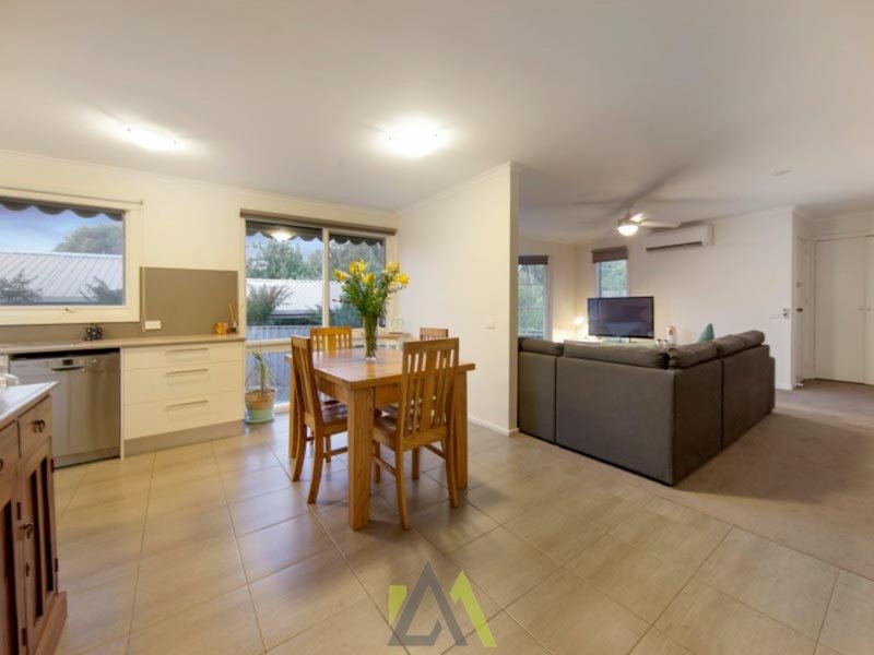 Photo - 20 Gattinara Drive, Frankston VIC 3199 - Image 3