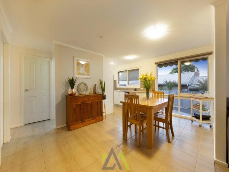 Photo - 20 Gattinara Drive, Frankston VIC 3199 - Image 5