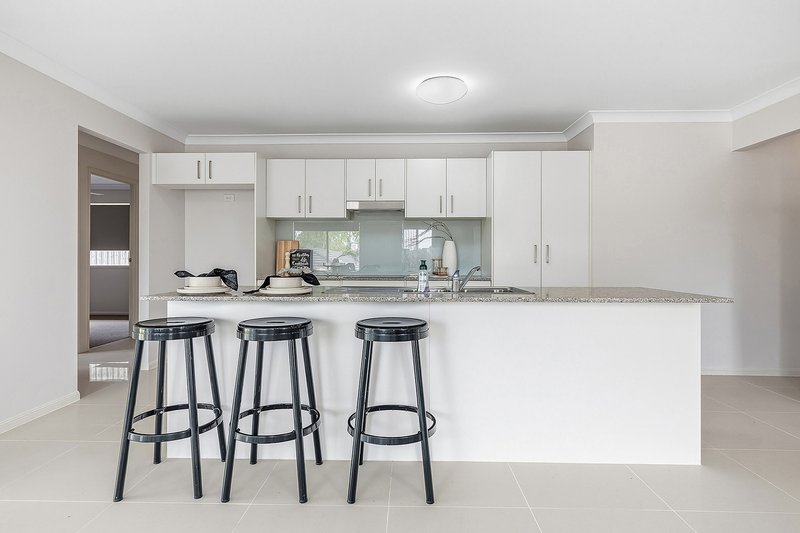 Photo - 20 Gazelle Crescent, Fletcher NSW 2287 - Image 2