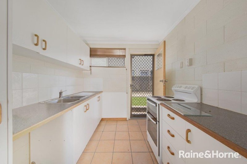 Photo - 20 Geraldine Street, West Gladstone QLD 4680 - Image 4