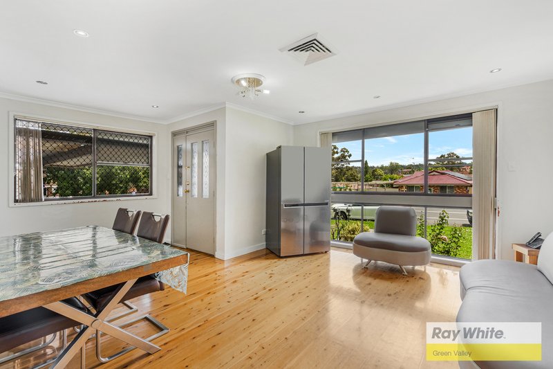 Photo - 20 Glen Davis Avenue, Bossley Park NSW 2176 - Image 4