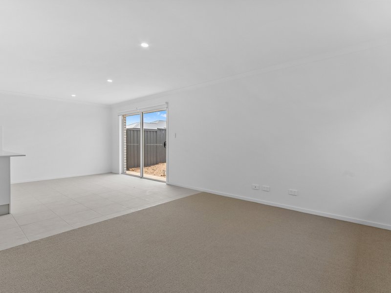 Photo - 20 Goderich Street, Munno Para Downs SA 5115 - Image 9