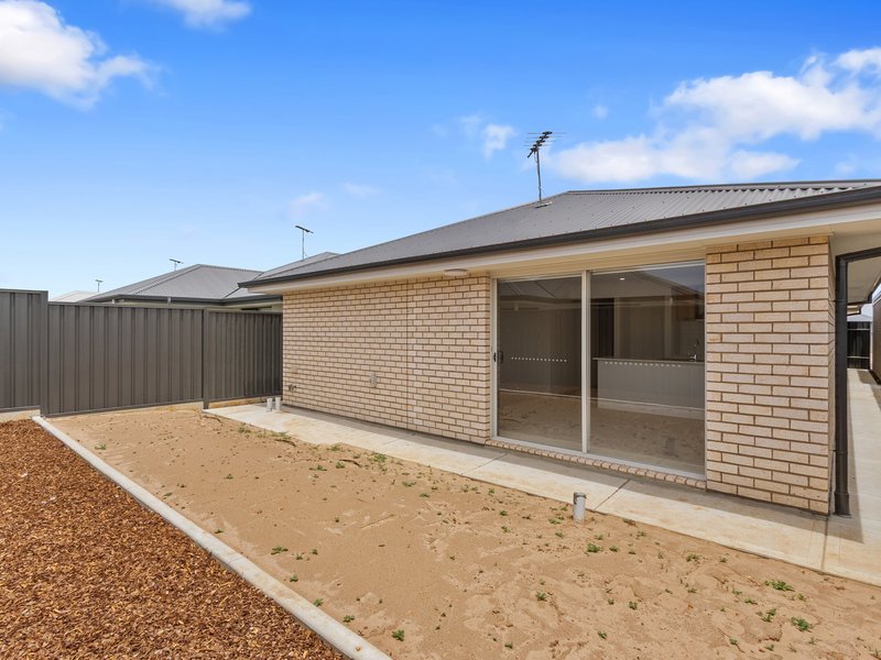 Photo - 20 Goderich Street, Munno Para Downs SA 5115 - Image 10