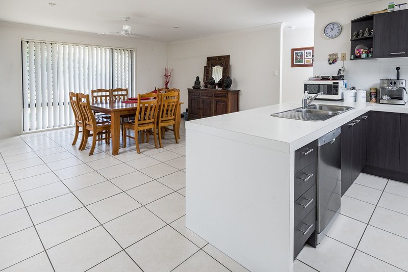 Photo - 20 Golden Grove Court, Eli Waters QLD 4655 - Image 4