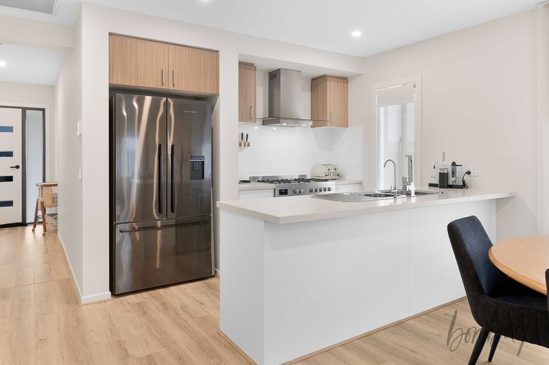 Photo - 20 Golden Parkway, Donnybrook VIC 3064 - Image 4