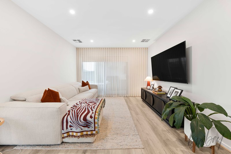 Photo - 20 Golden Parkway, Donnybrook VIC 3064 - Image 8