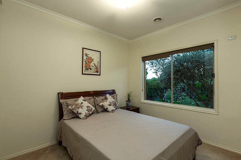 Photo - 20 Grangemouth Drive, Point Cook VIC 3030 - Image 12