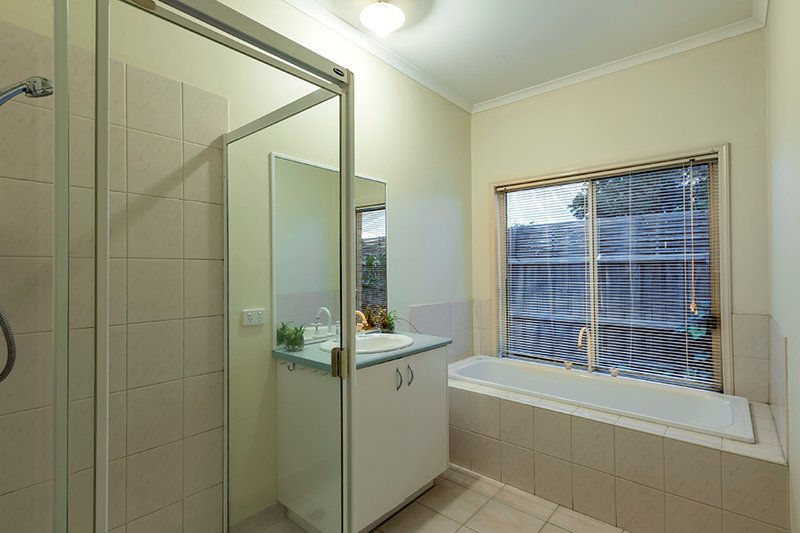 Photo - 20 Grangemouth Drive, Point Cook VIC 3030 - Image 13