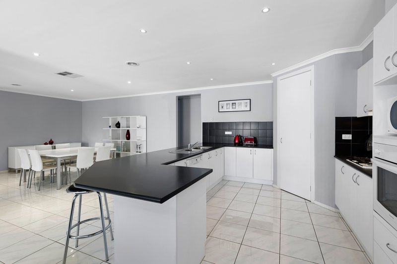 Photo - 20 Granite Outlook, Epping VIC 3076 - Image 3