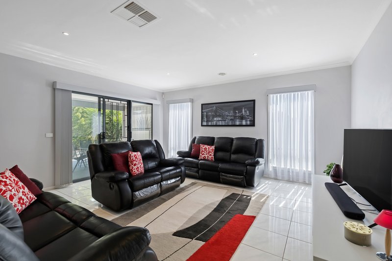 Photo - 20 Granite Outlook, Epping VIC 3076 - Image 6