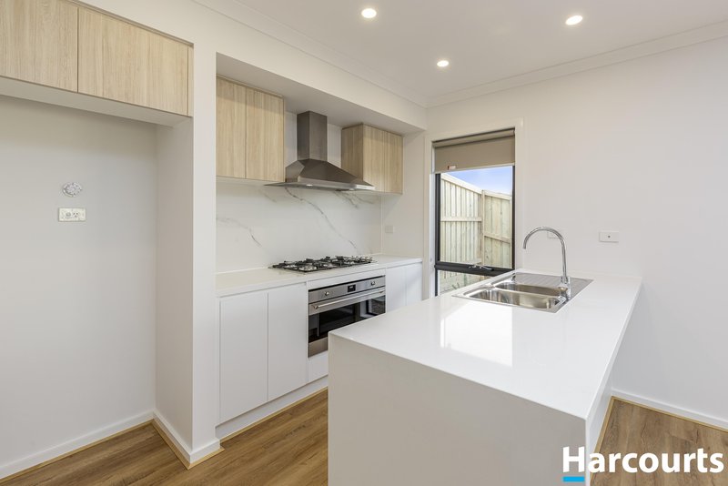 Photo - 20 Greenfinch Drive, Clyde North VIC 3978 - Image 4