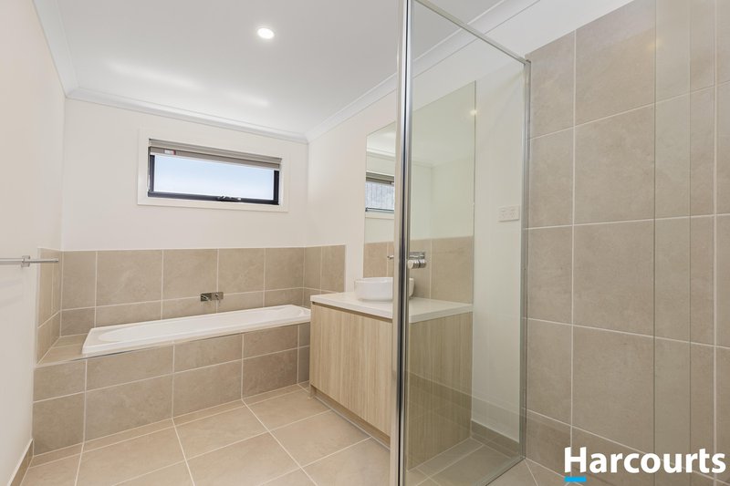 Photo - 20 Greenfinch Drive, Clyde North VIC 3978 - Image 5