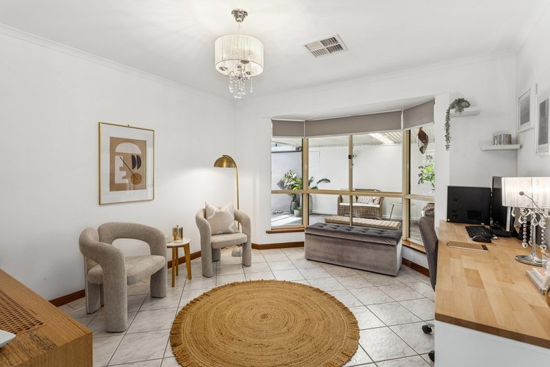 Photo - 20 Grenadier Grove, Gulfview Heights SA 5096 - Image 4