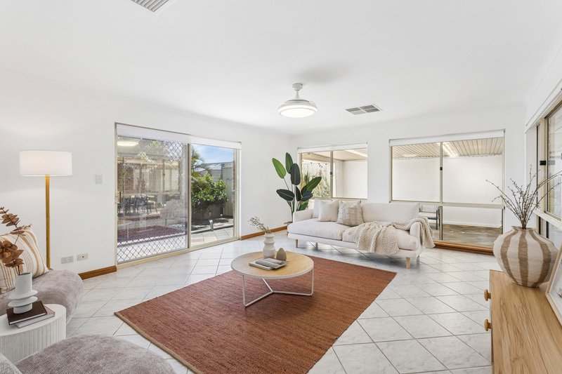 Photo - 20 Grenadier Grove, Gulfview Heights SA 5096 - Image 10