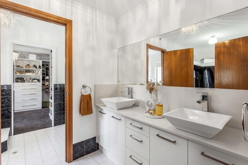 Photo - 20 Grenadier Grove, Gulfview Heights SA 5096 - Image 12