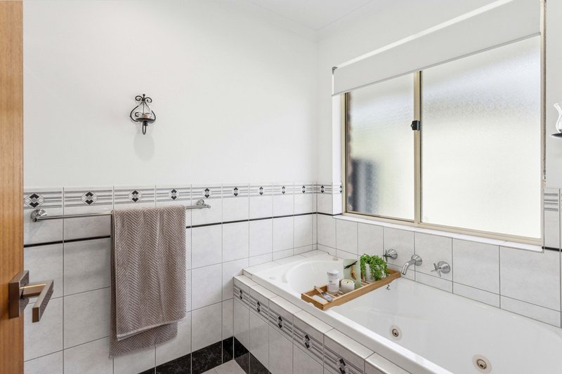 Photo - 20 Grenadier Grove, Gulfview Heights SA 5096 - Image 19