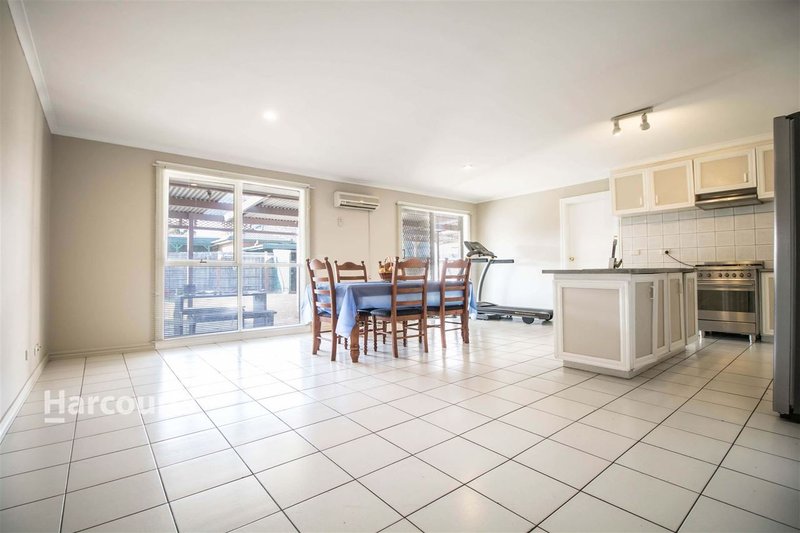 Photo - 20 Grevillea Road, Kings Park VIC 3021 - Image 4