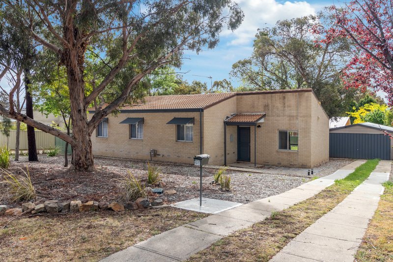 Photo - 20 Guthridge Crescent, Wanniassa ACT 2903 - Image 2