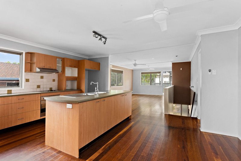 Photo - 20 Hakea Street, Everton Hills QLD 4053 - Image 6