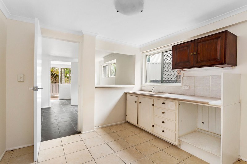 Photo - 20 Hakea Street, Everton Hills QLD 4053 - Image 10