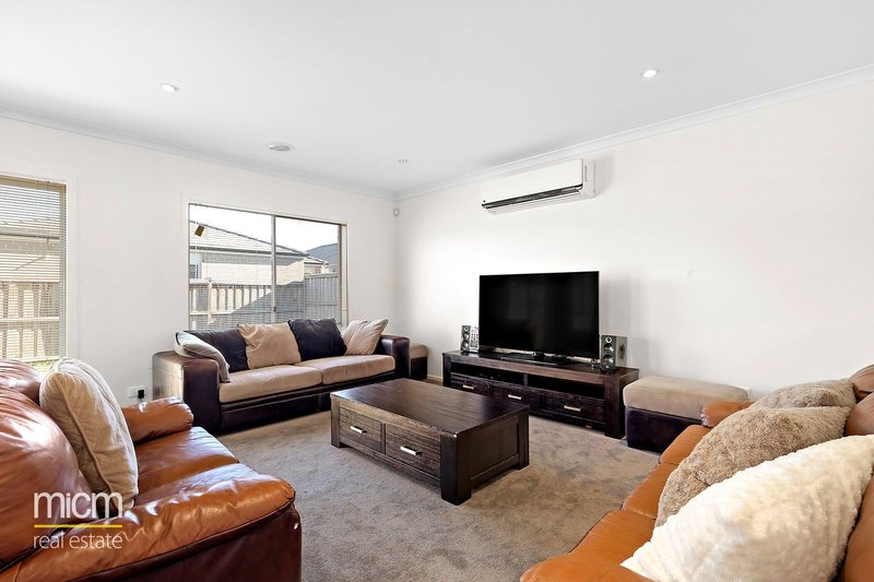 Photo - 20 Halycon Street, Point Cook VIC 3030 - Image 3