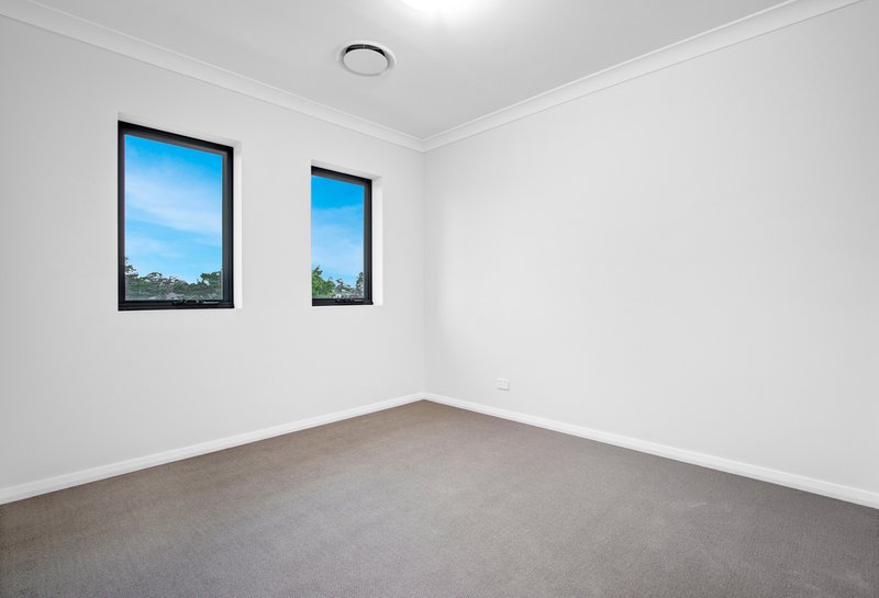 Photo - 20 Harrismith Crescent, Austral NSW 2179 - Image 10