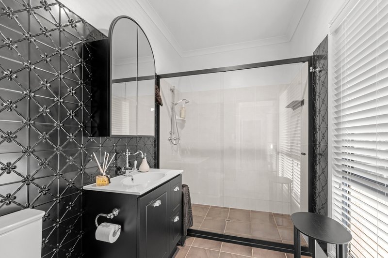 Photo - 20 Hatia Grove, Ferny Grove QLD 4055 - Image 10