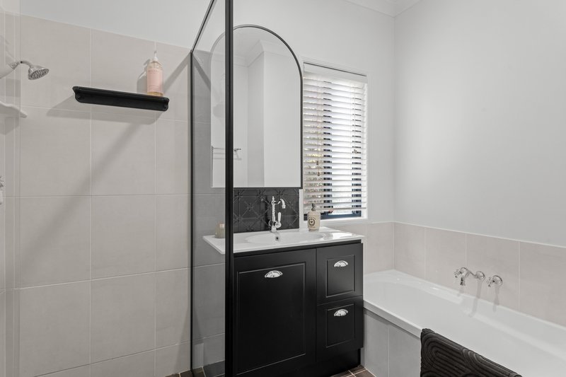 Photo - 20 Hatia Grove, Ferny Grove QLD 4055 - Image 19