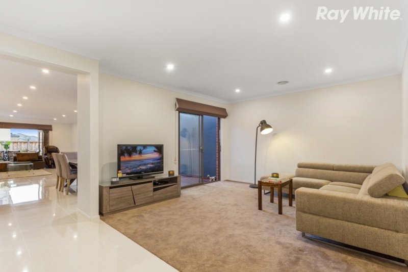 Photo - 20 Havenstone Drive, Keysborough VIC 3173 - Image 2