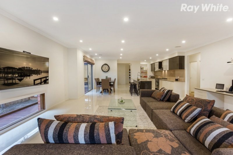 Photo - 20 Havenstone Drive, Keysborough VIC 3173 - Image 5