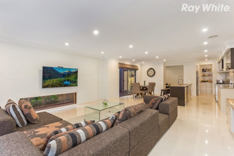 Photo - 20 Havenstone Drive, Keysborough VIC 3173 - Image 6