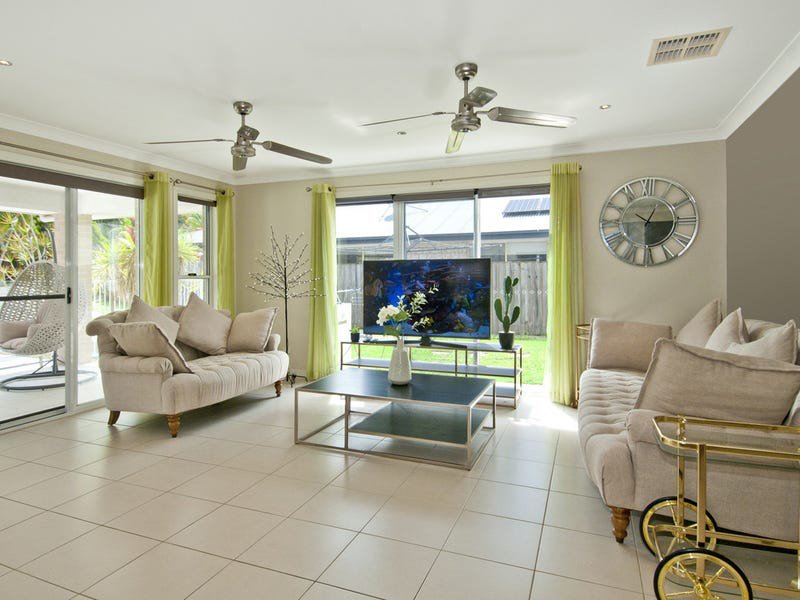 Photo - 20 Hawkesbury Avenue, Pacific Pines QLD 4211 - Image 8