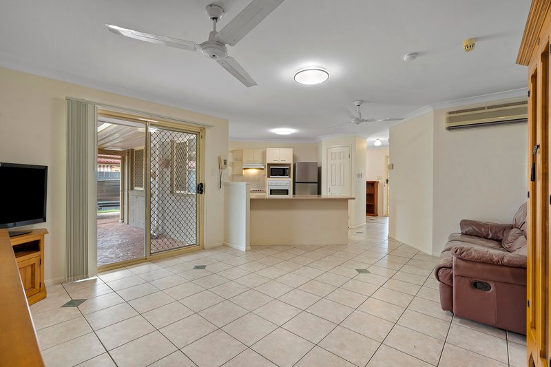 Photo - 20 Hendrix Street, Windaroo QLD 4207 - Image 7