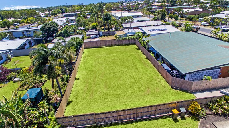 Photo - 20 Hogan Street, Westcourt QLD 4870 - Image 2