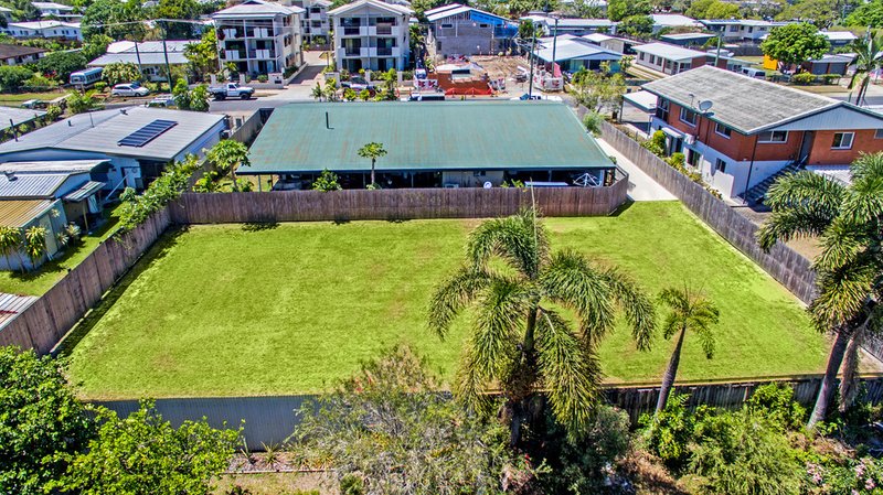 Photo - 20 Hogan Street, Westcourt QLD 4870 - Image 3