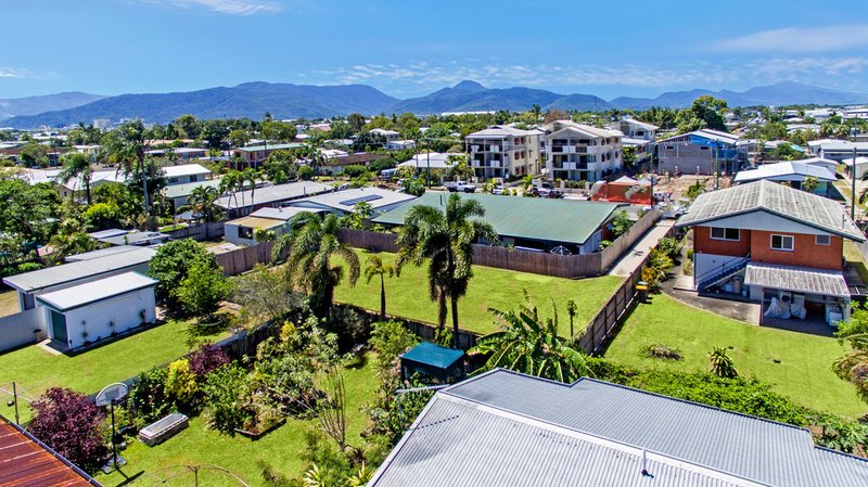 Photo - 20 Hogan Street, Westcourt QLD 4870 - Image 5