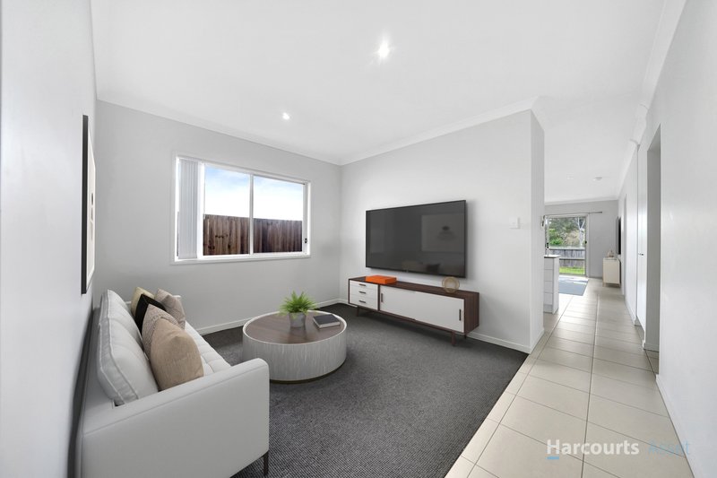 Photo - 20 Hoist Court, Augustine Heights QLD 4300 - Image 2