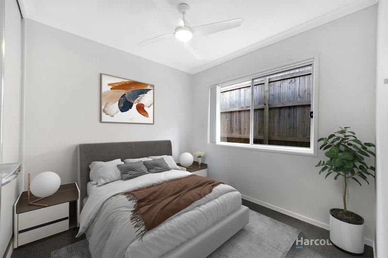 Photo - 20 Hoist Court, Augustine Heights QLD 4300 - Image 5