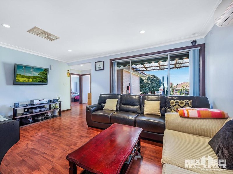 Photo - 20 Holly Avenue, Dandenong North VIC 3175 - Image 2