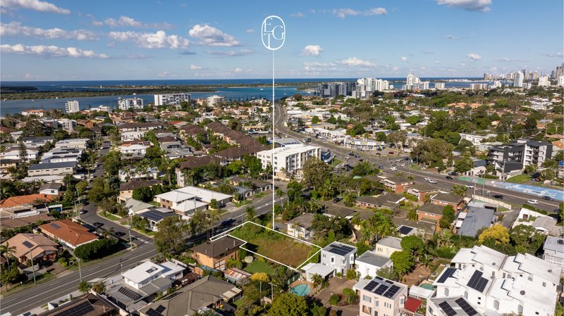 Photo - 20 Hollywell Road, Biggera Waters QLD 4216 - Image 2