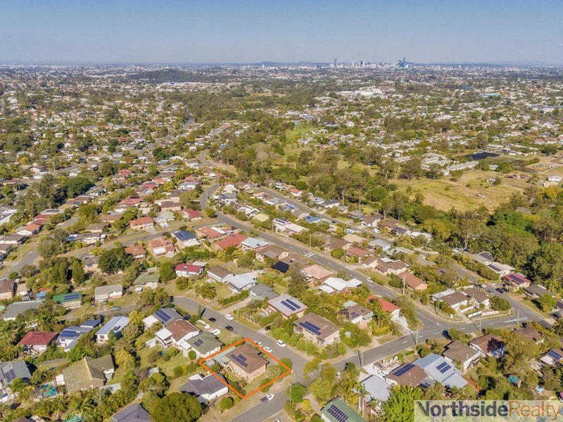 Photo - 20 Hovea Street, Everton Hills QLD 4053 - Image 4