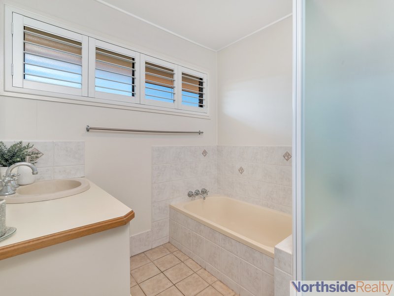 Photo - 20 Hovea Street, Everton Hills QLD 4053 - Image 12