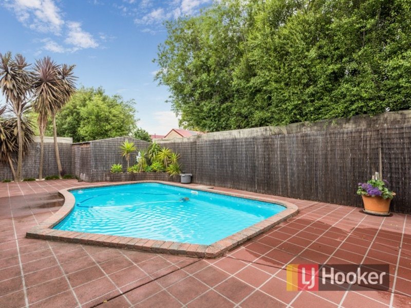 Photo - 20 Howqua Place, Cranbourne VIC 3977 - Image 3