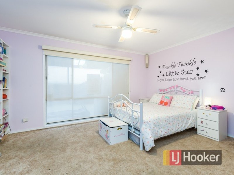 Photo - 20 Howqua Place, Cranbourne VIC 3977 - Image 11